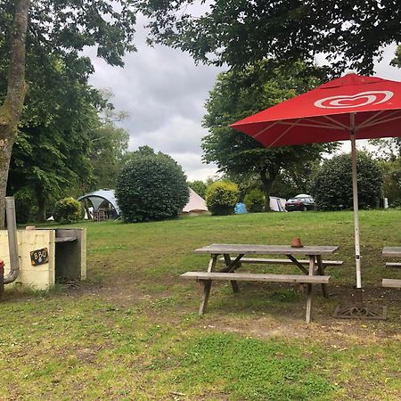 Camping Au Lac Du Drennec Glamping Tent Commana 외부 사진